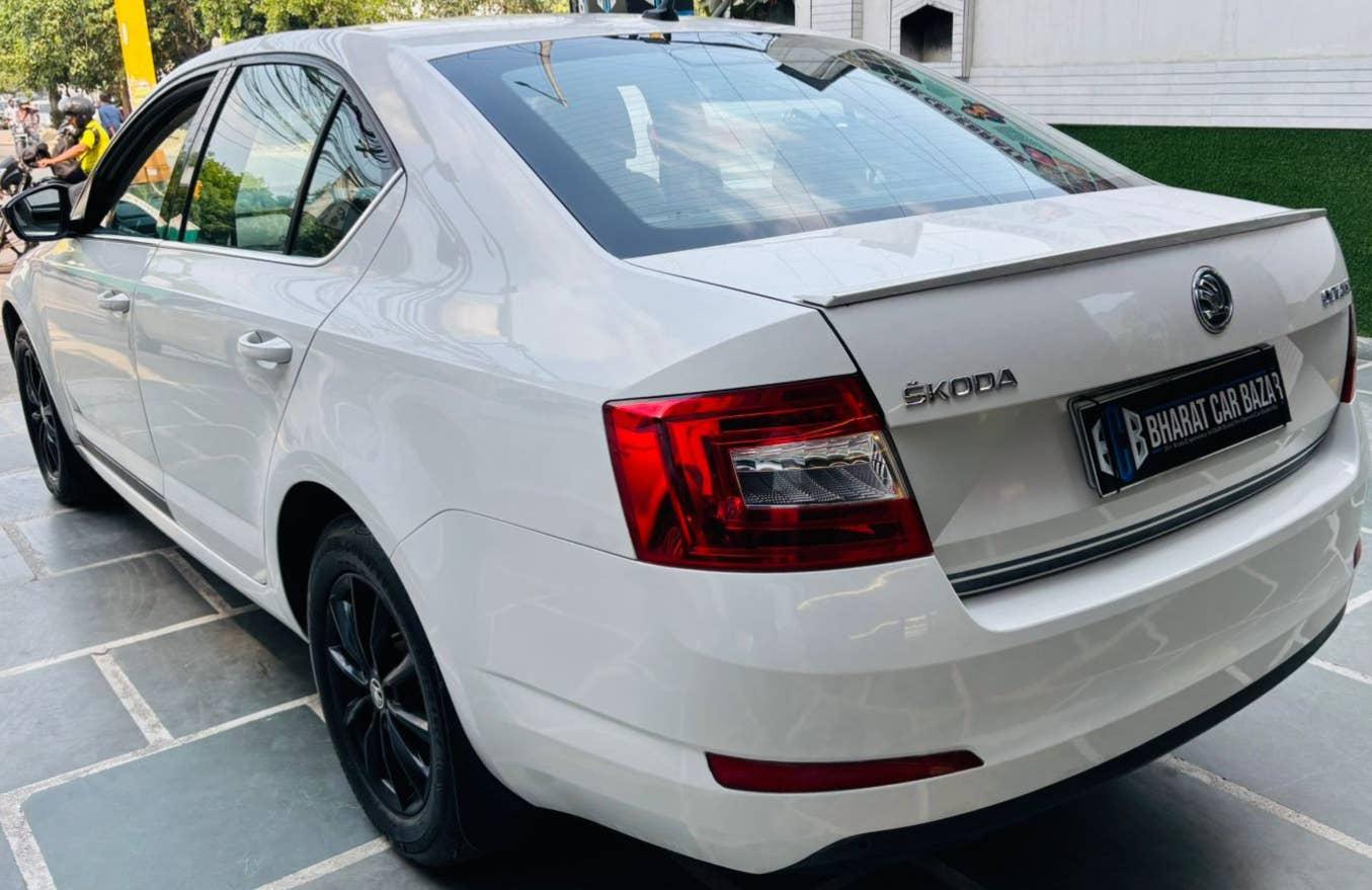 SKODA OCTAVIA STYLE PLUS 1.8 TSI AT PETROL (2017)