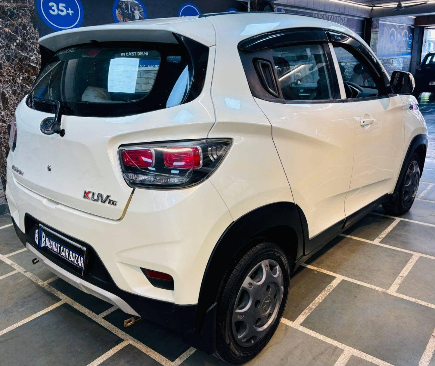 22,000 KMS MAHINDRA KUV 100 K6+ 6STR G NXT PETROL (2018)