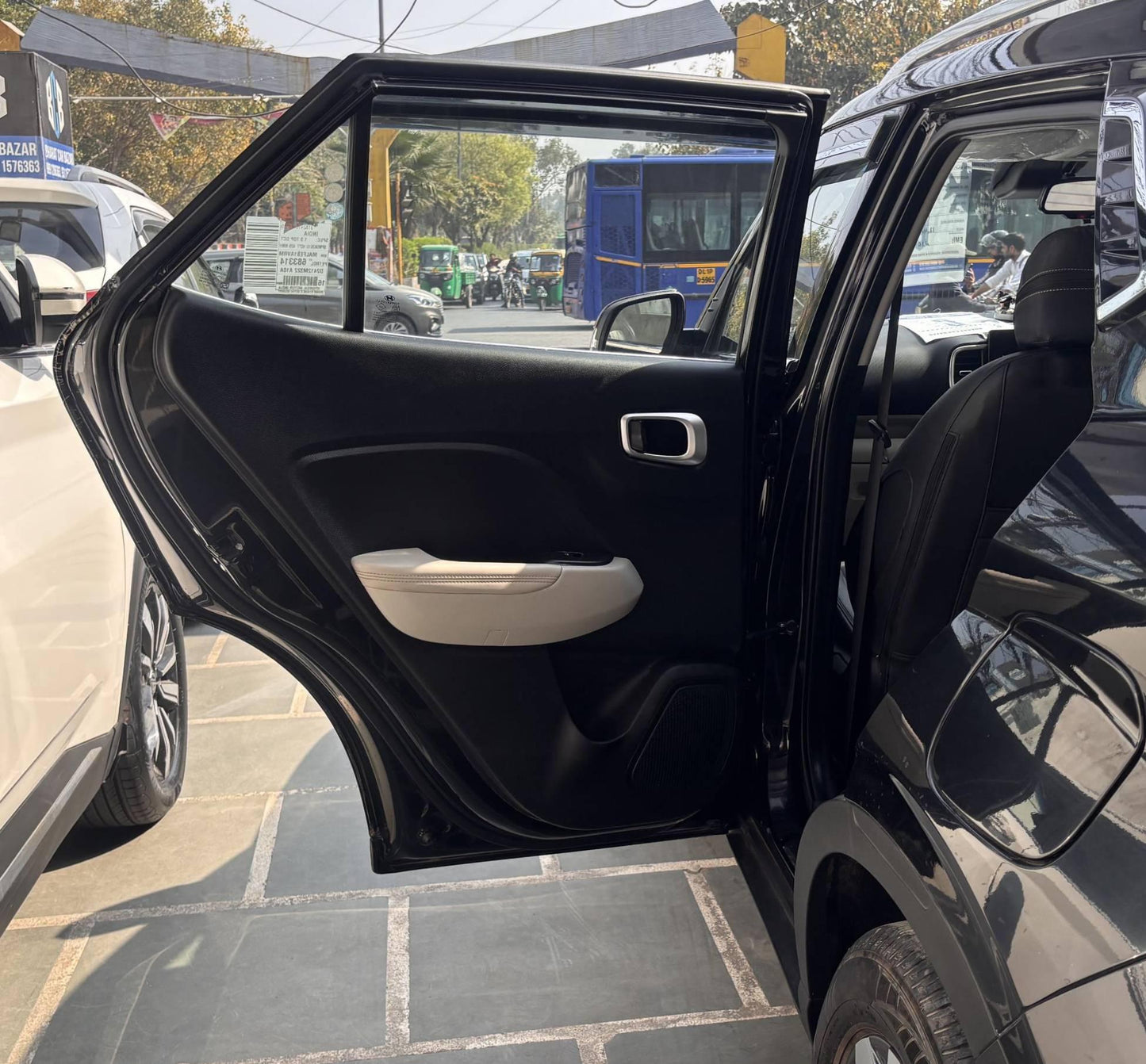 12,000 KMS HYUNDAI VENUE SX 1.0 PETROL (2025)