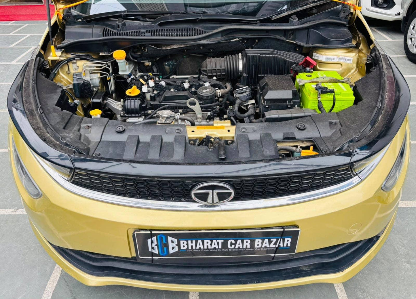 40,000 KMS TATA ALTROZ 1.2 XZ RTN MT PETROL (2020)