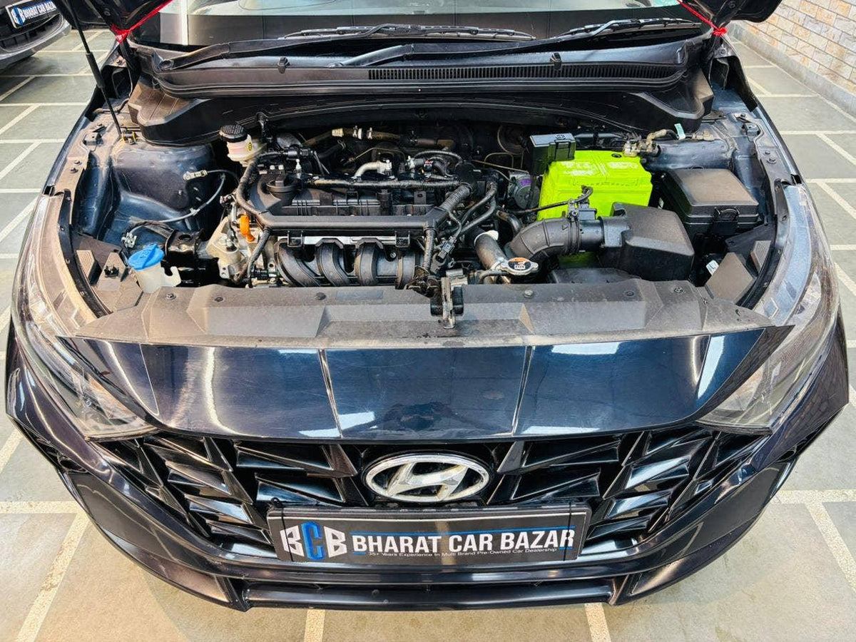 24,000 KMS HYUNDAI I20 1.2 SPORTZ MT PETROL (2021)