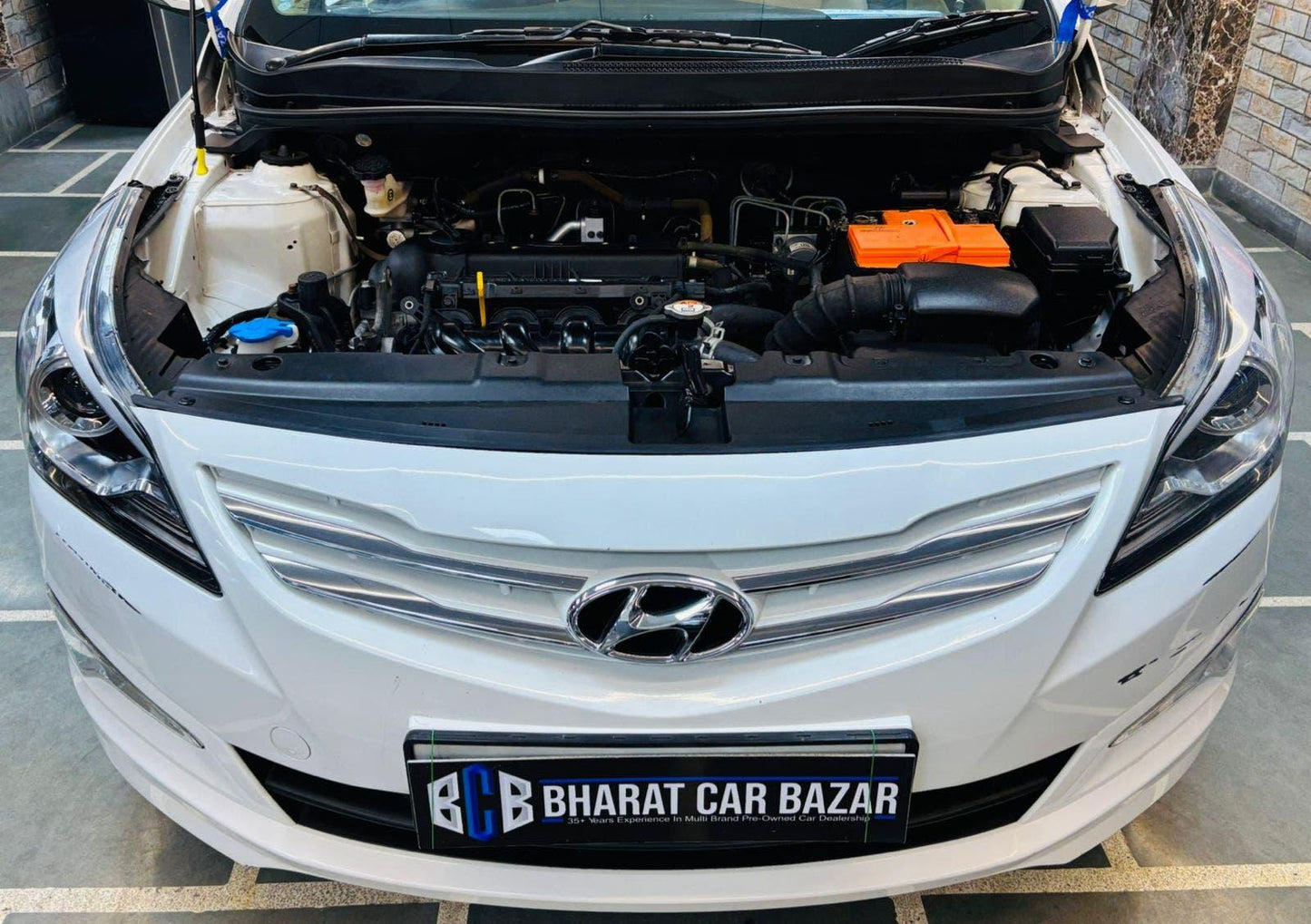 8,000 KMS HYUNDAI VERNA 1.6 SX (O) PETROL (2015)