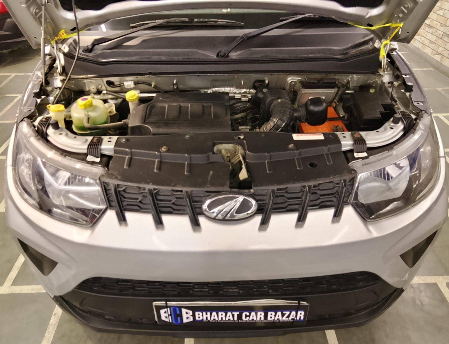 27,000 KMS MAHINDRA KUV 100 K2 NXT PETROL (2018)