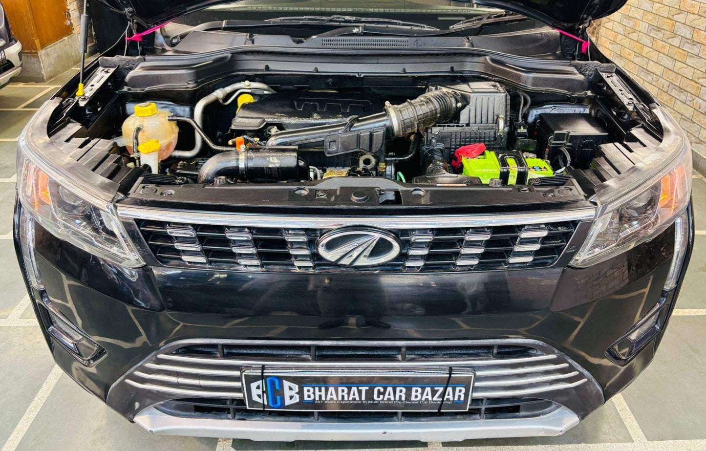 MAHINDRA XUV 300 W8 PETROL (2019)