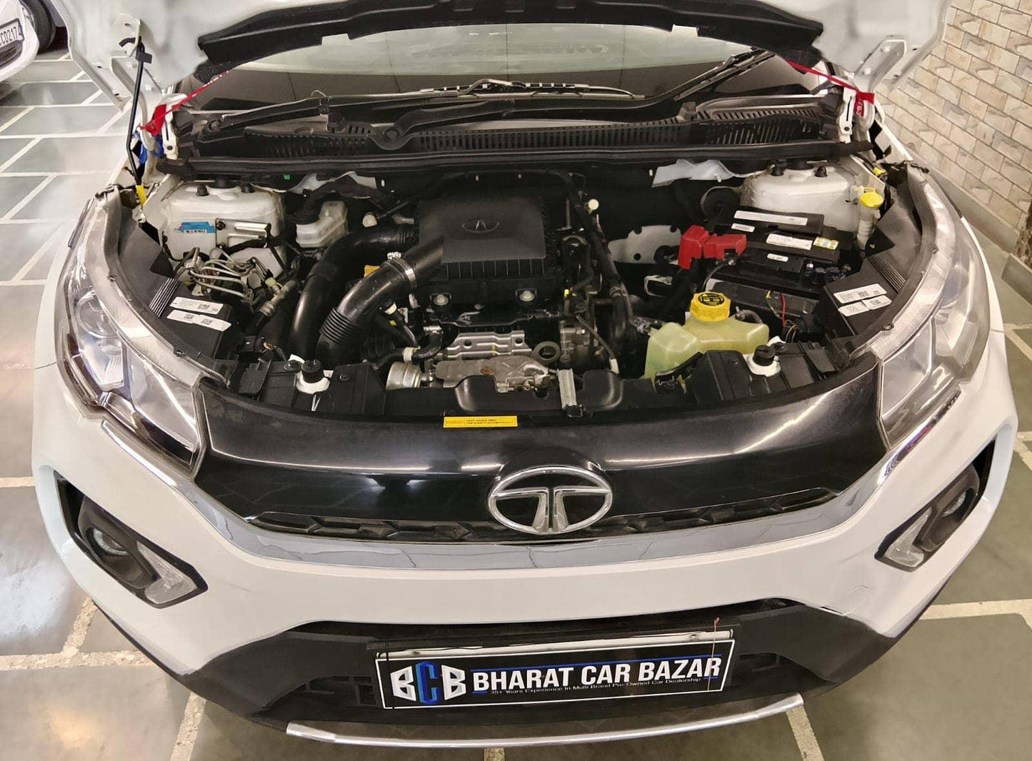 30,000 KMS TATA NEXON 1.2 XM+ S RTN PETROL (2023)