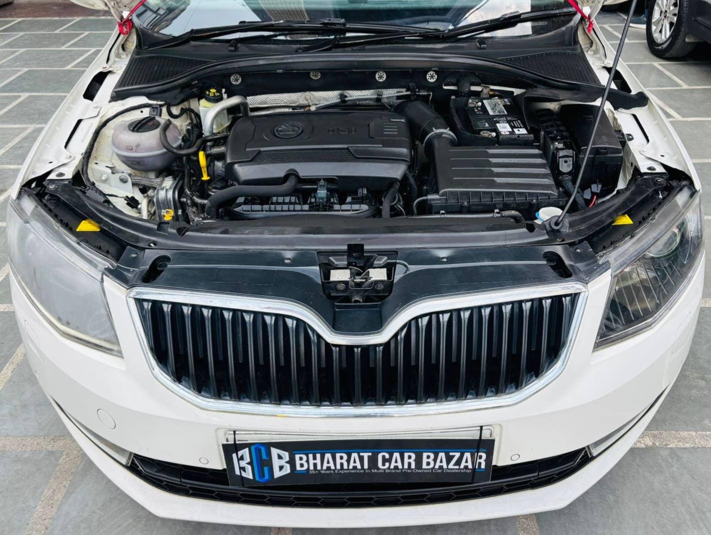 SKODA OCTAVIA STYLE PLUS 1.8 TSI AT PETROL (2017)