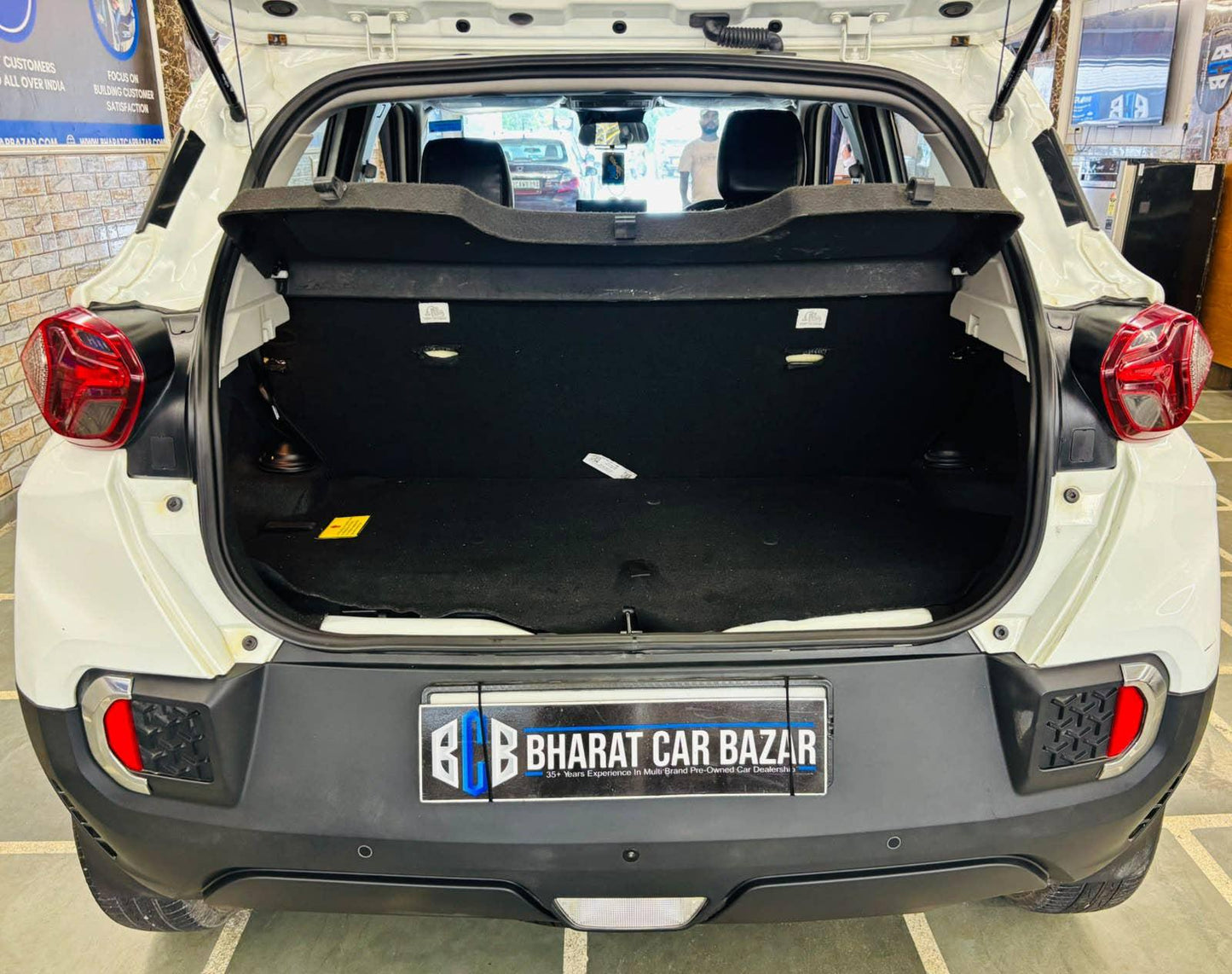 14,000 KMS TATA PUNCH 1.2 ADVENTURE S I-CNG (2025)