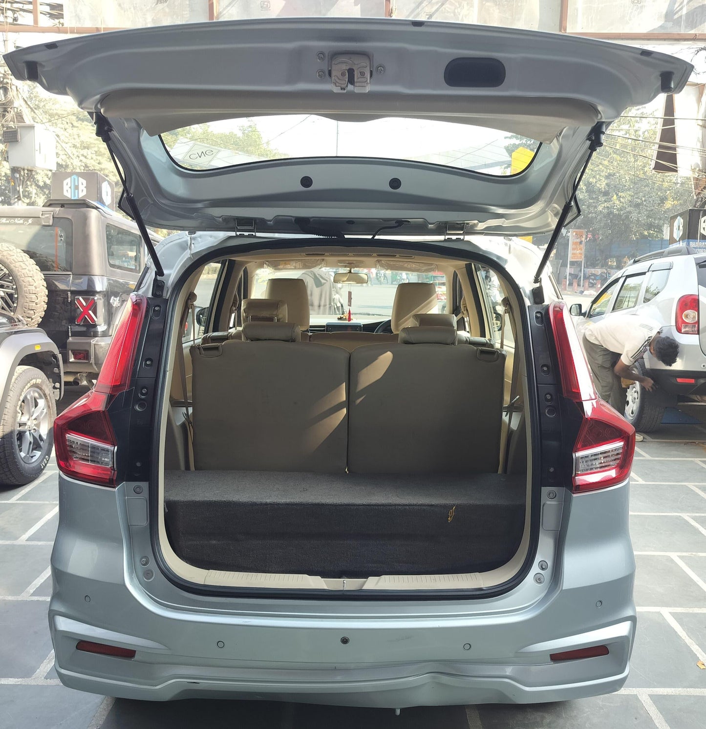 44,000 KMS MARUTI ERTIGA ZXI (O) GREEN CNG (2023)