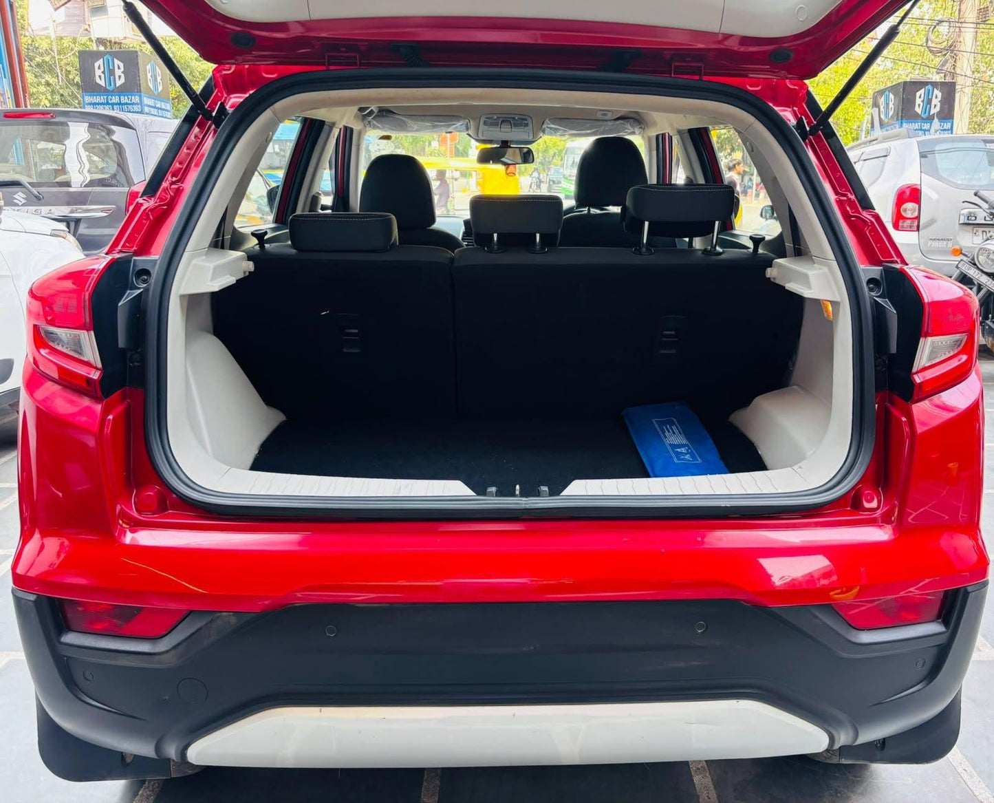 43,000 KMS MAHINDRA XUV 300 W8 DIESEL (2019)