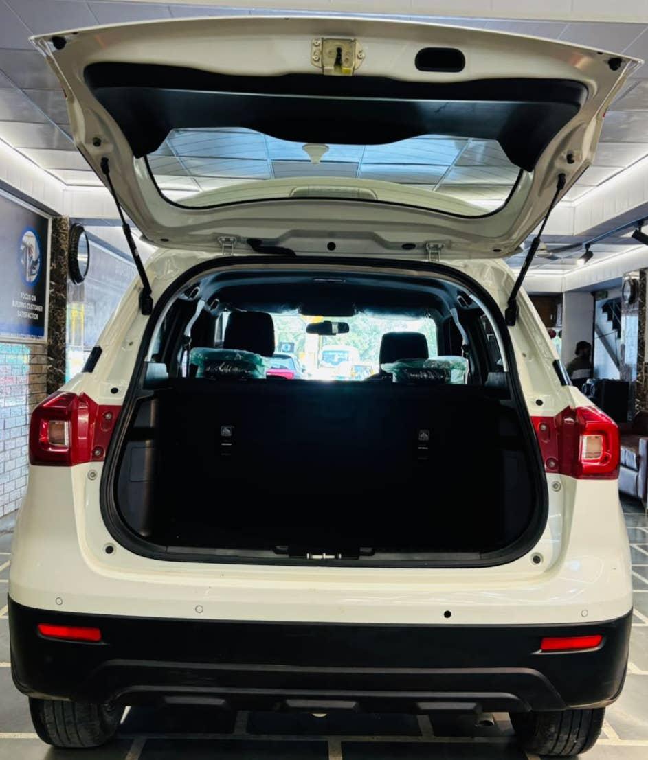 12,000 KMS MARUTI BREZZA VXI (O) PETROL (2022)