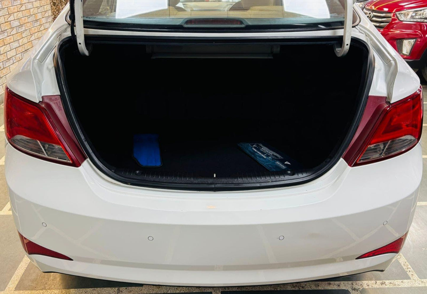 8,000 KMS HYUNDAI VERNA 1.6 SX (O) PETROL (2015)