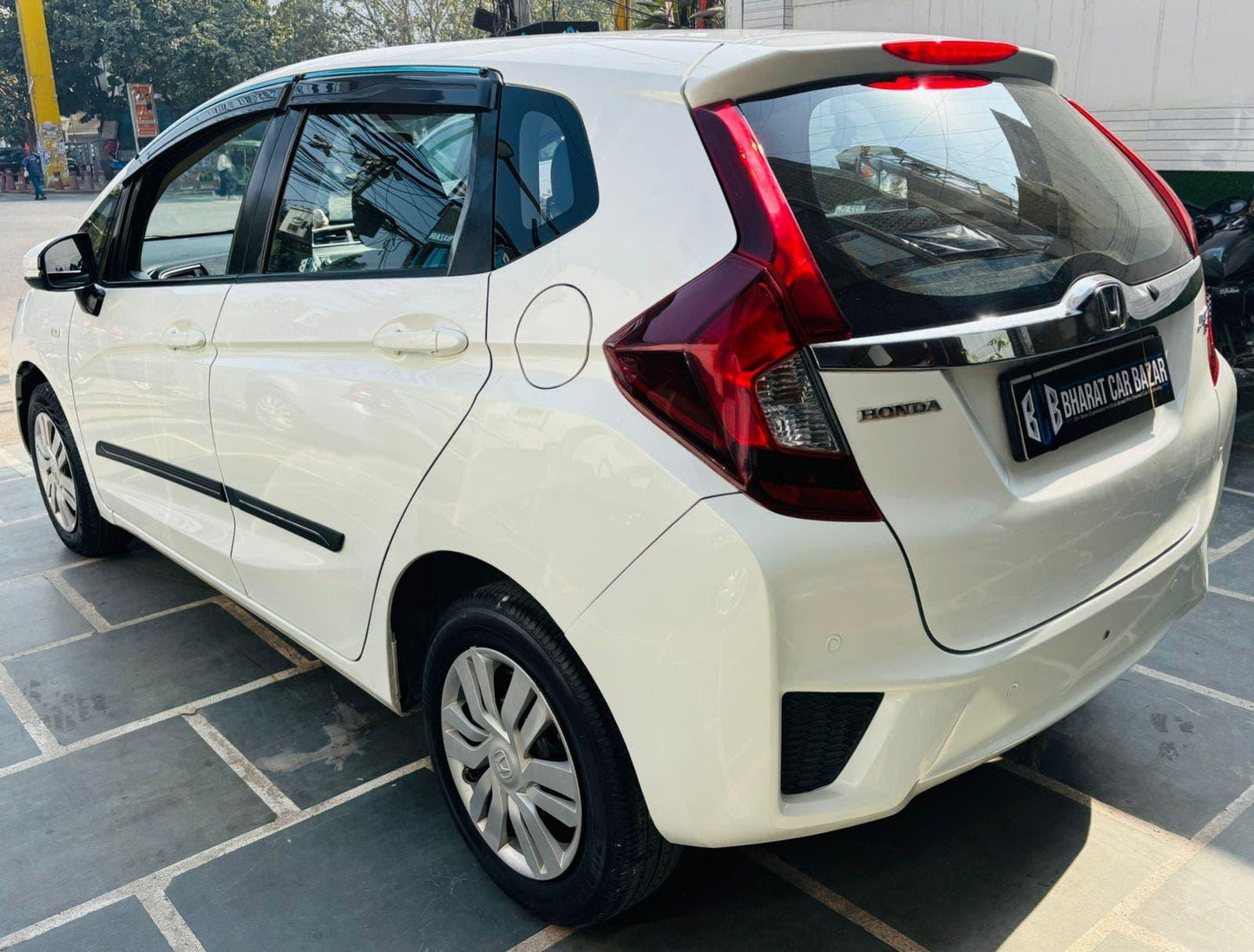 22,000 KMS HONDA JAZZ 1.2 S MT PETROL (2017)