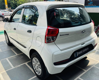 4000 KMS HYUNDAI SANTRO 1.1 ERA EXCUTIVE MT PETROL (2021)