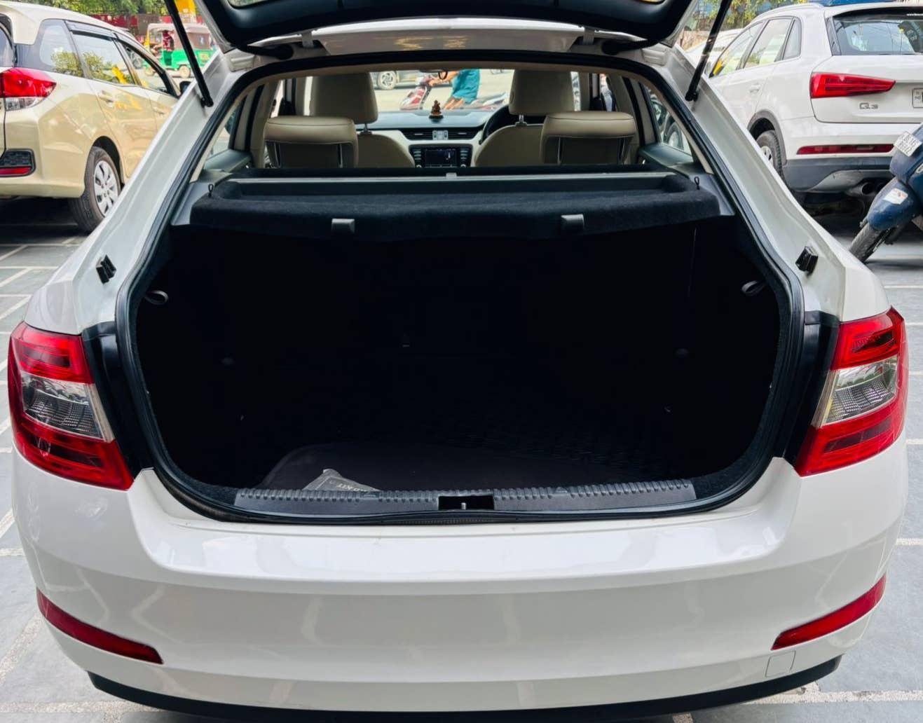 SKODA OCTAVIA STYLE PLUS 1.8 TSI AT PETROL (2017)