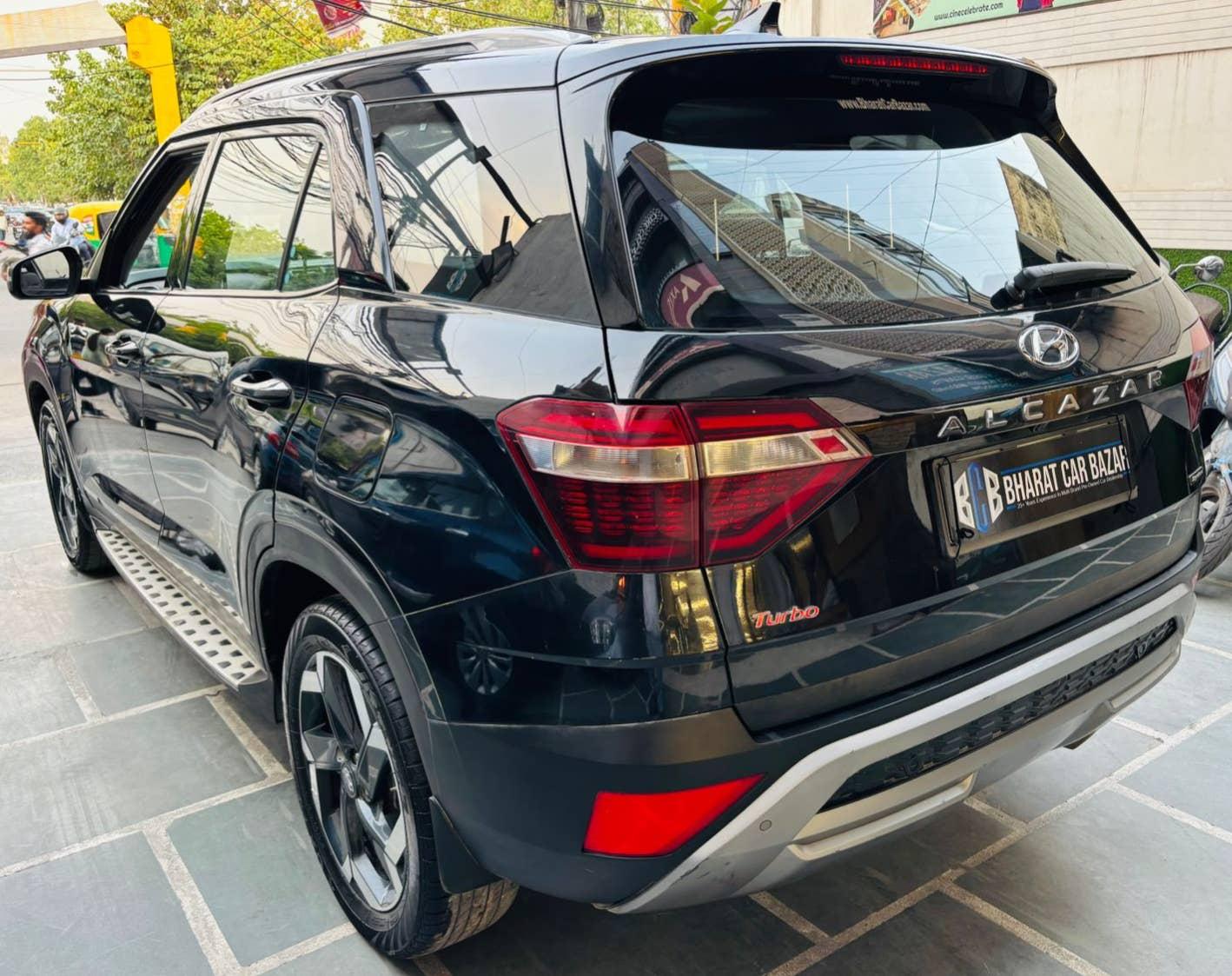 39,000 KMS HYUNDAI ALCAZAR SIGNATURE (O) 6 STR 1.5 DCT PETROL (2023)