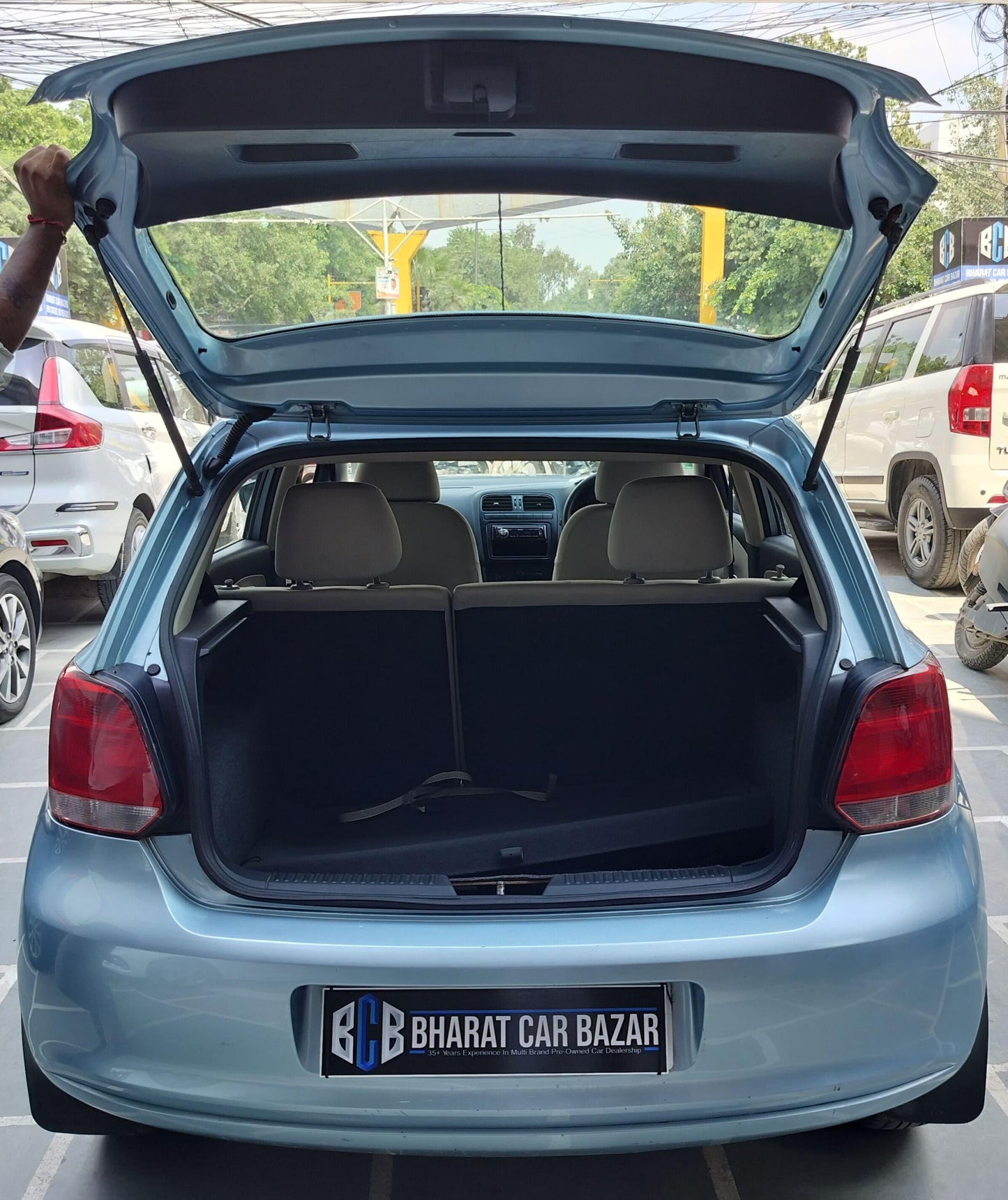 12,000 KMS VOLKSWAGEN POLO COMFORT LINE PETROL (2011)