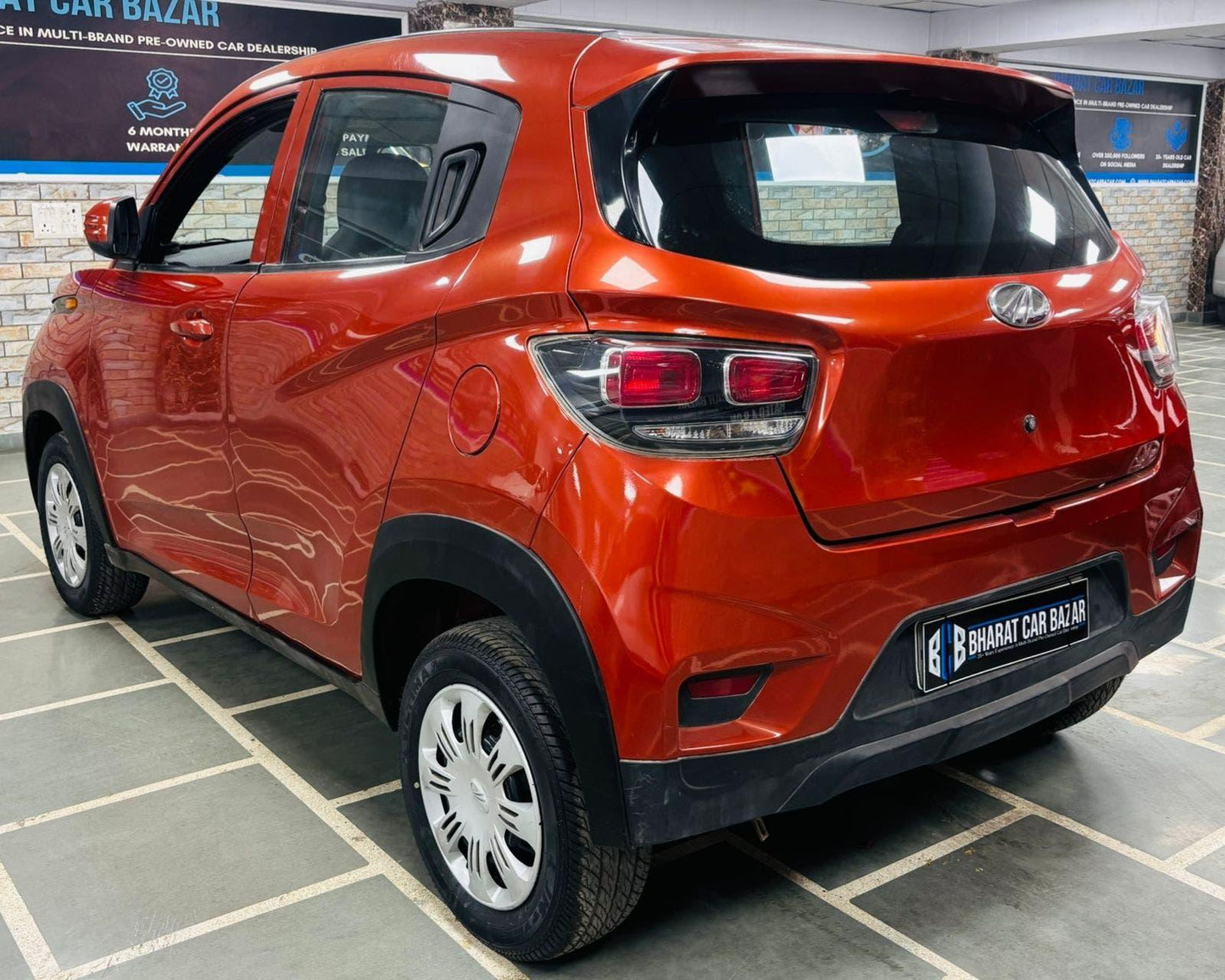 MAHINDRA KUV 100 NXT K4+ PETROL (2017)