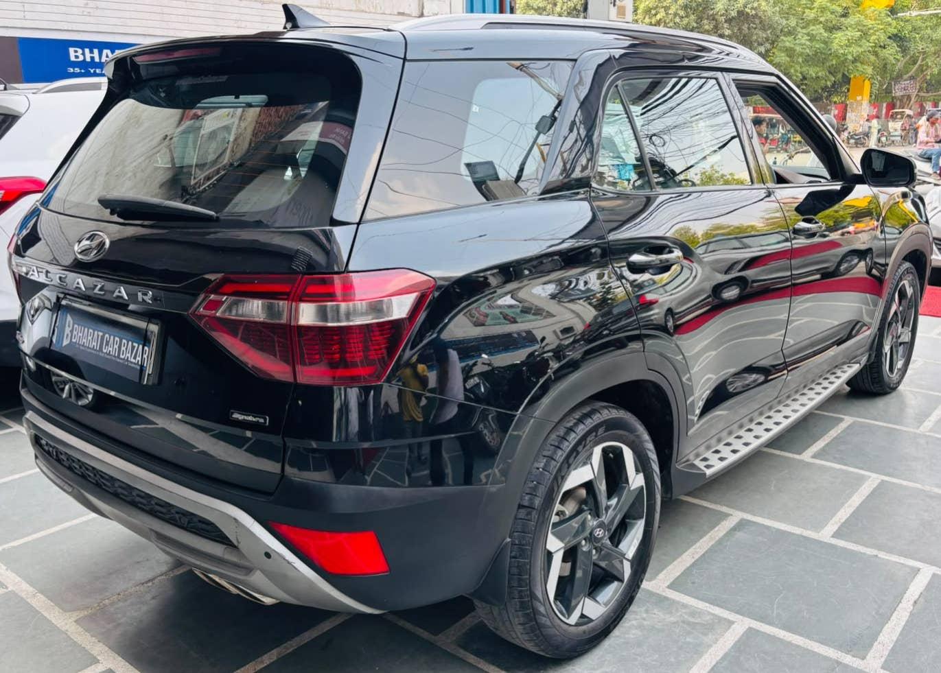 39,000 KMS HYUNDAI ALCAZAR SIGNATURE (O) 6 STR 1.5 DCT PETROL (2023)