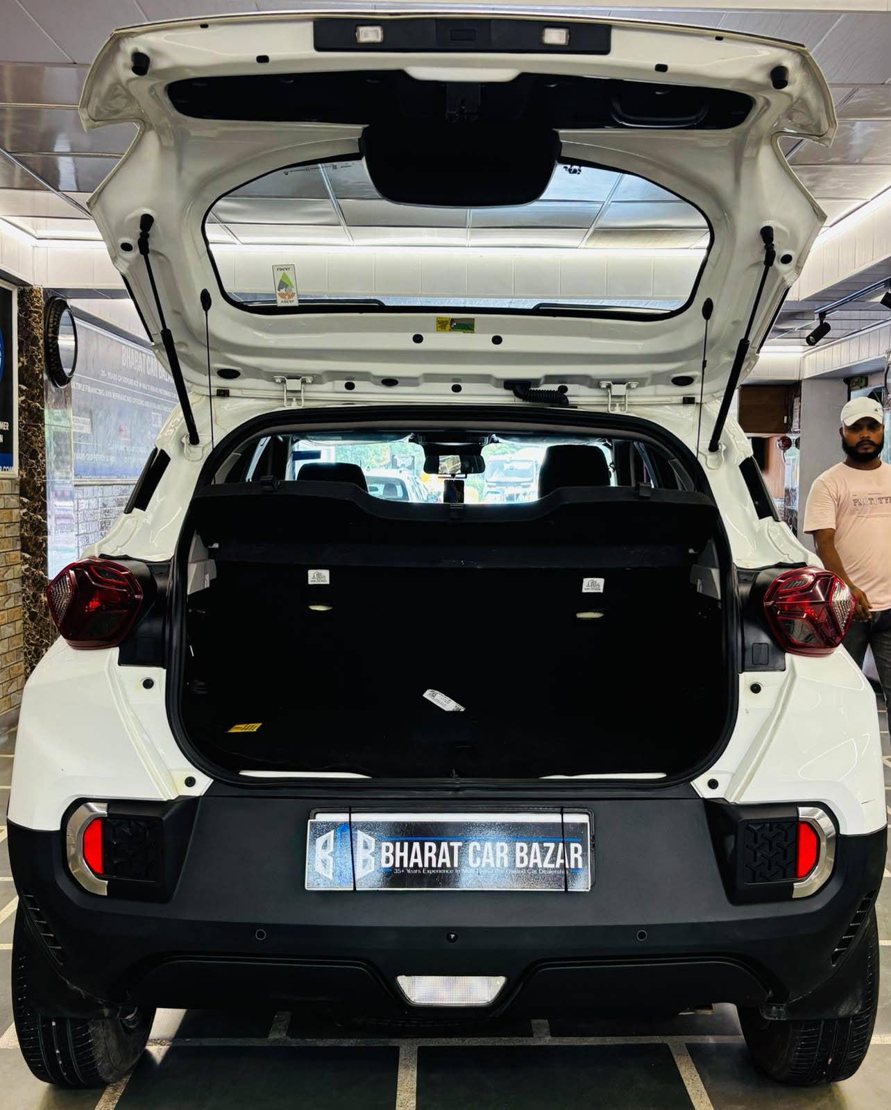 14,000 KMS TATA PUNCH 1.2 ADVENTURE S I-CNG (2025)
