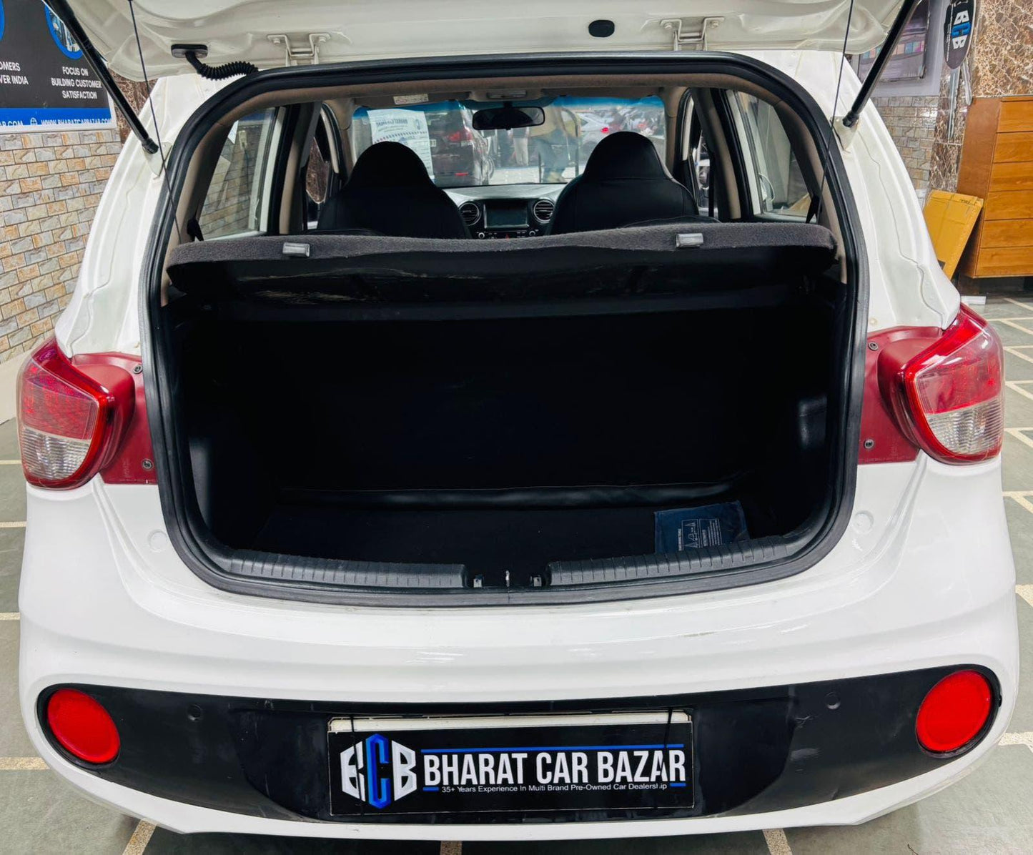 HYUNDAI GRAND I10 SPORTZ (O) 1.2 PETROL (2017)