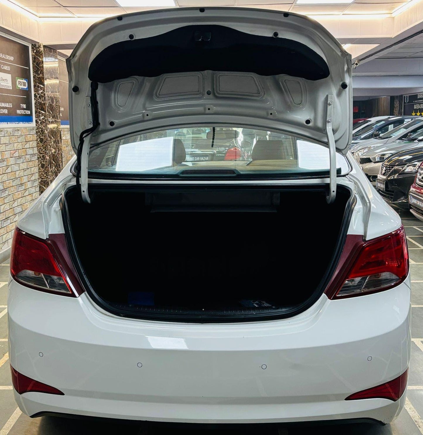 8,000 KMS HYUNDAI VERNA 1.6 SX (O) PETROL (2015)