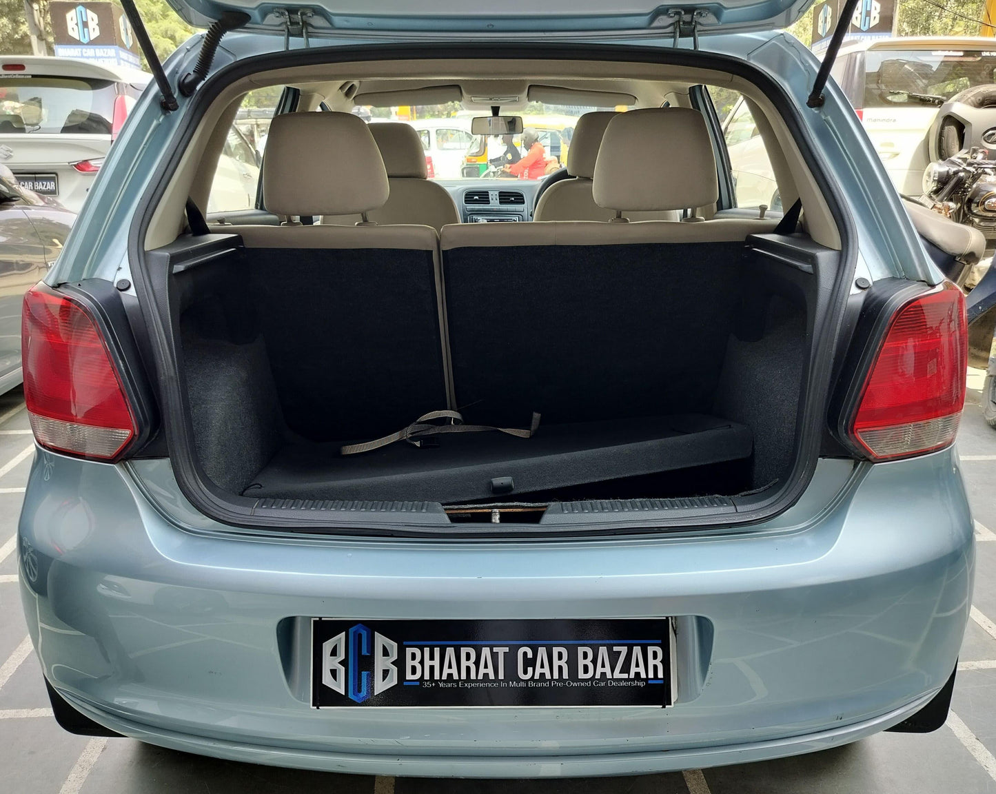 12,000 KMS VOLKSWAGEN POLO COMFORT LINE PETROL (2011)
