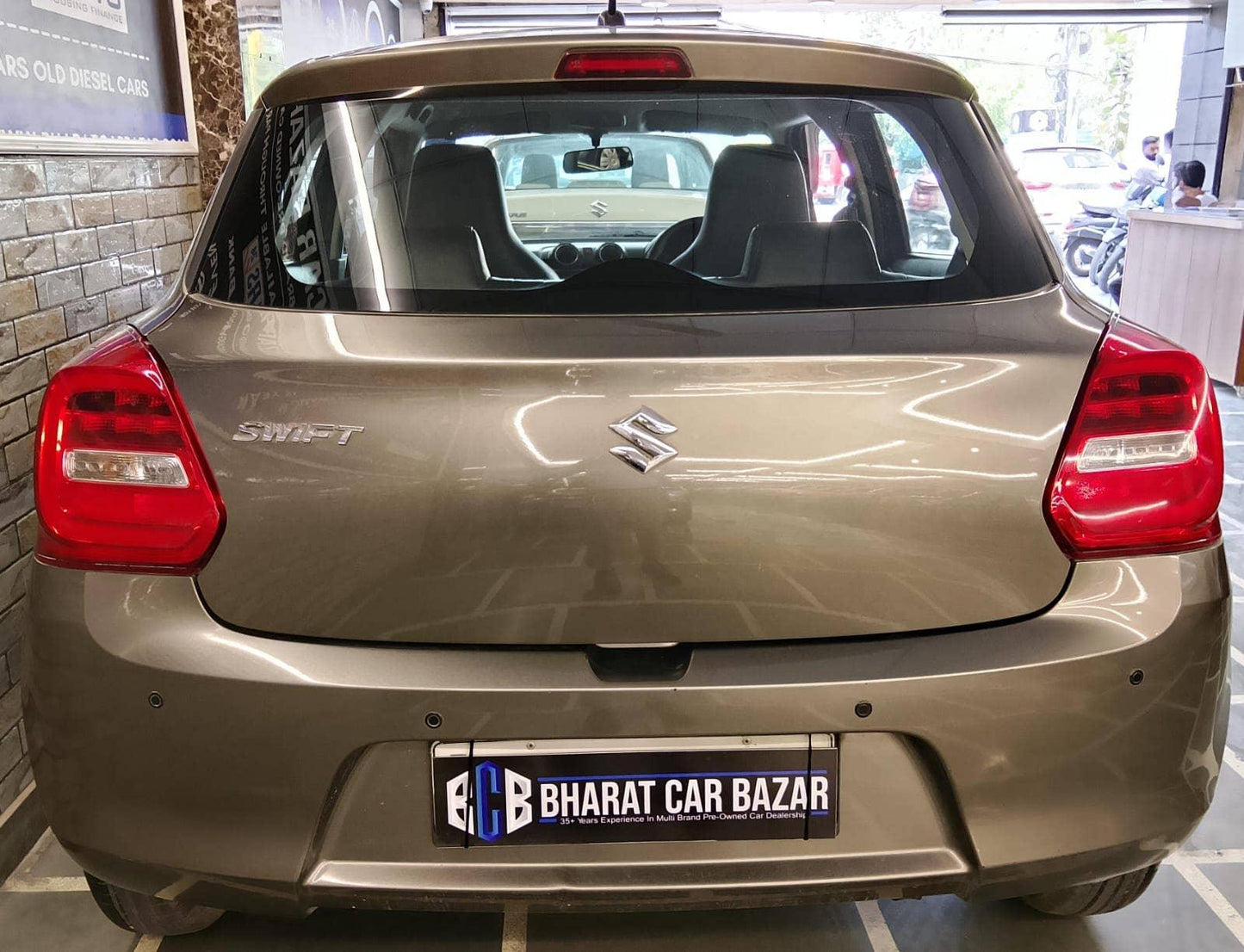 19,000 KMS MARUTI SWIFT LXI PETROL (2019)