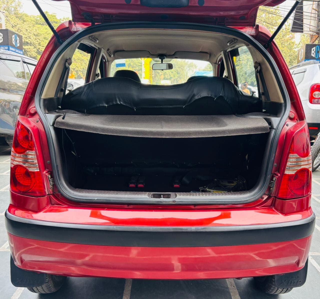 39,000 KMS HYUNDAI SANTRO GL PETROL (2013)