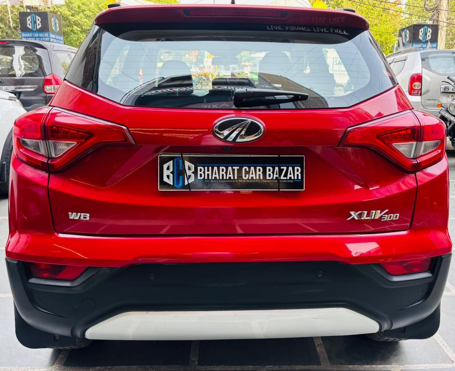 43,000 KMS MAHINDRA XUV 300 W8 DIESEL (2019)