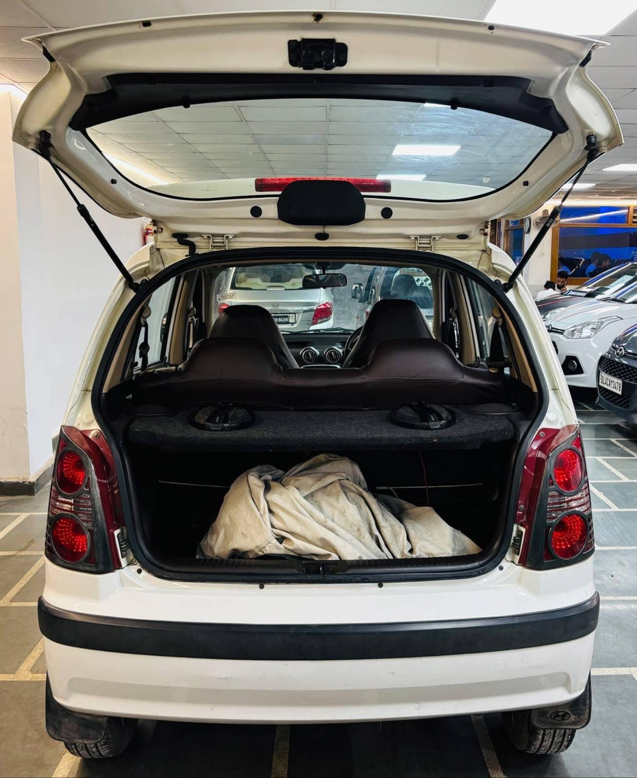 9,000 KMS HYUNDAI SANTRO GL PETROL (2014)