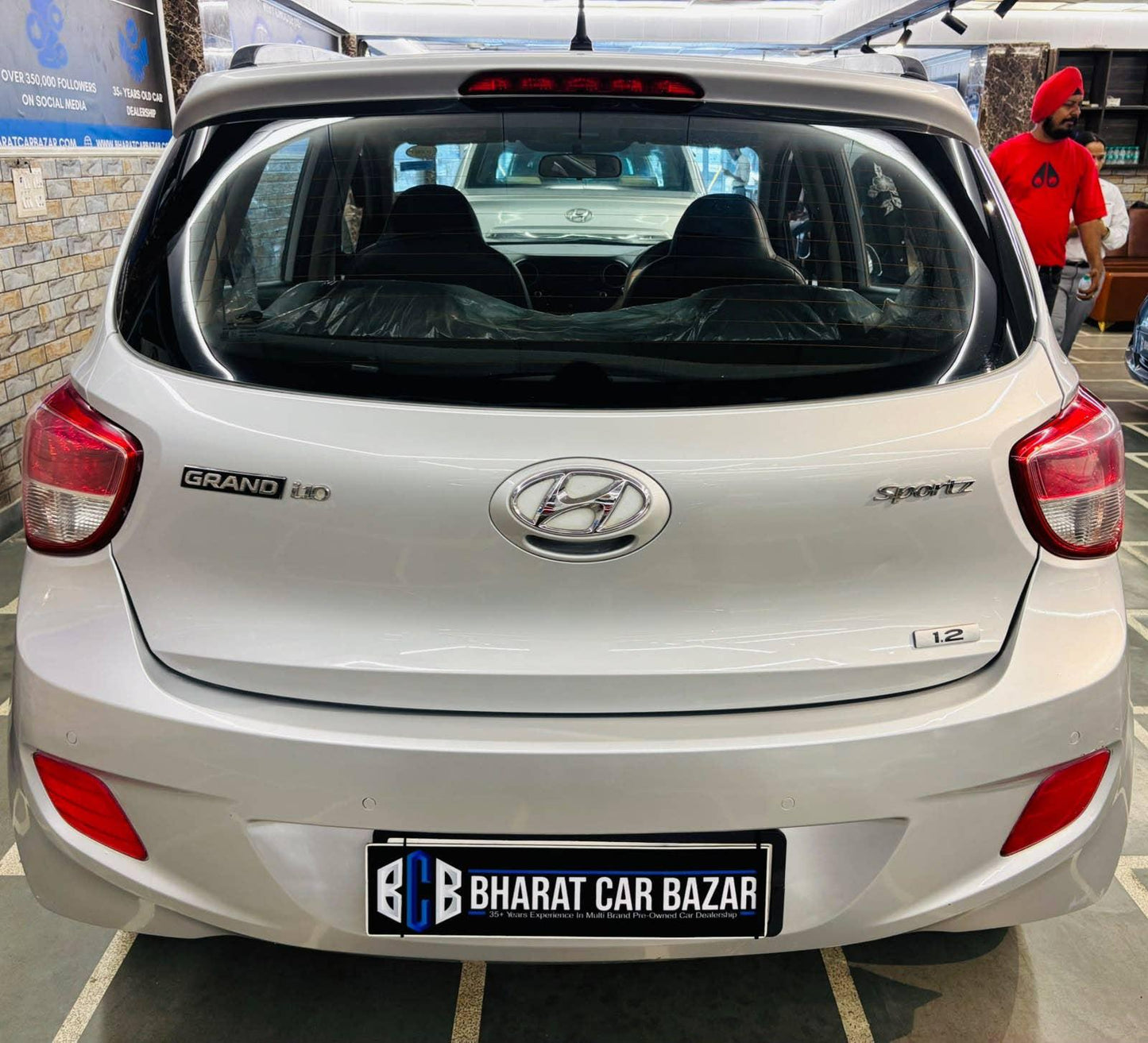 12,000 KMS HYUNDAI GRAND I10 1.2 SPORTZ (2016)