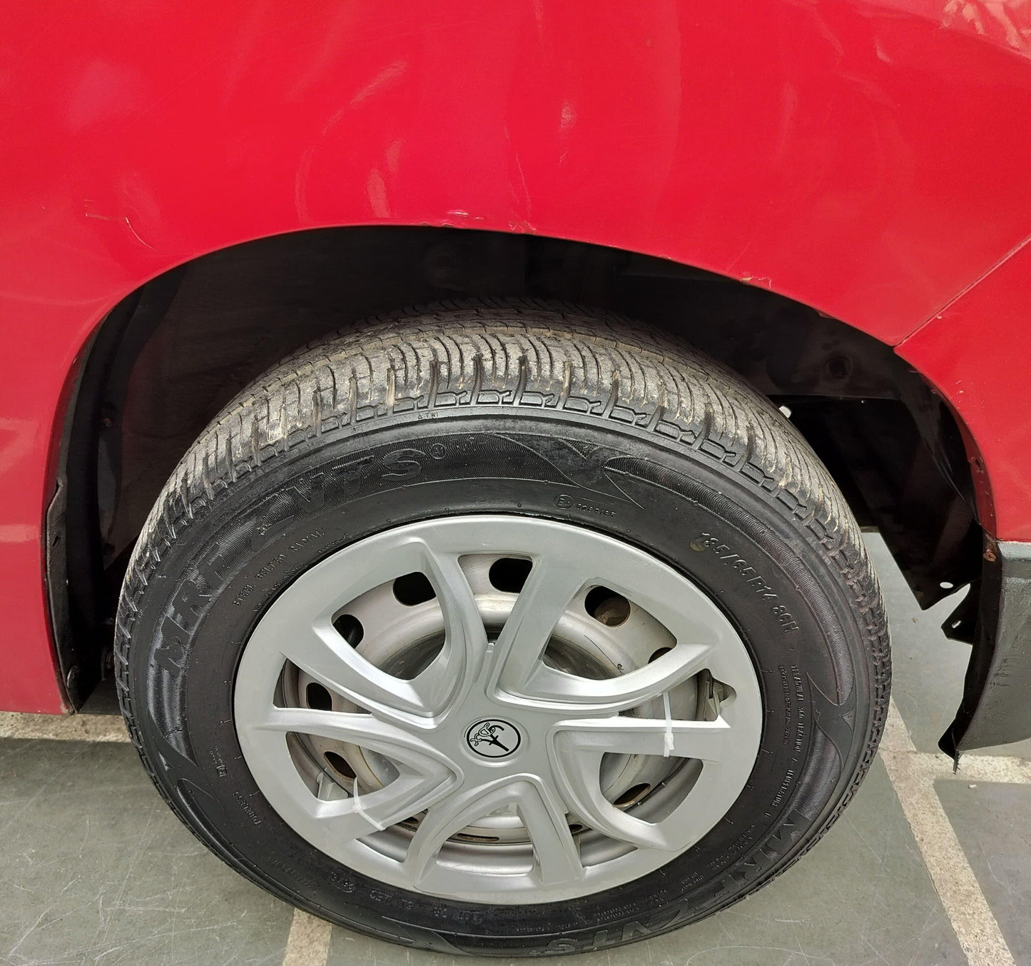 27,000 KMS MAHINDRA KUV 100 K2 PETROL (2016)