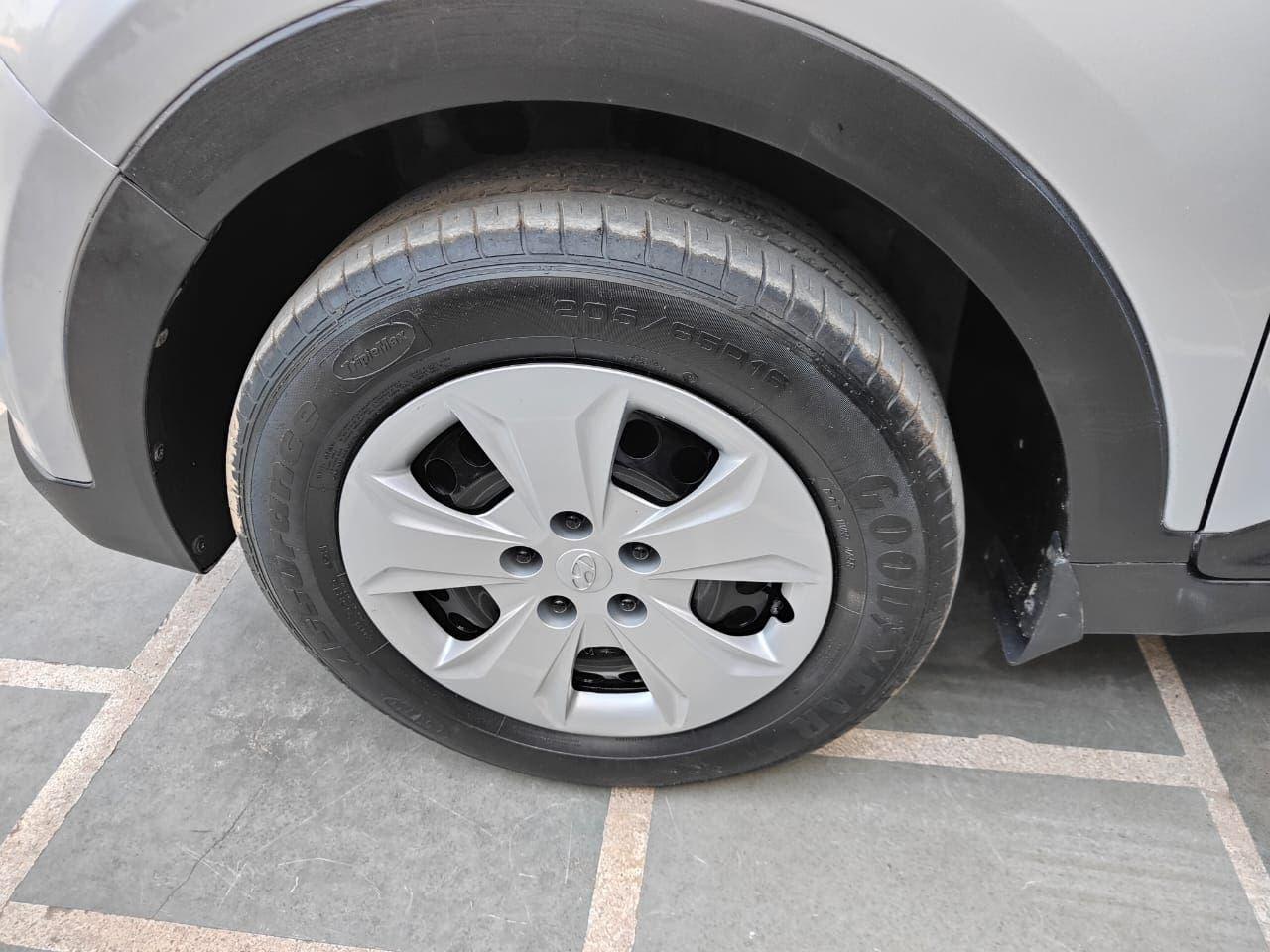 46,000 KMS HYUNDAI CRETA E+ PETROL (2017)