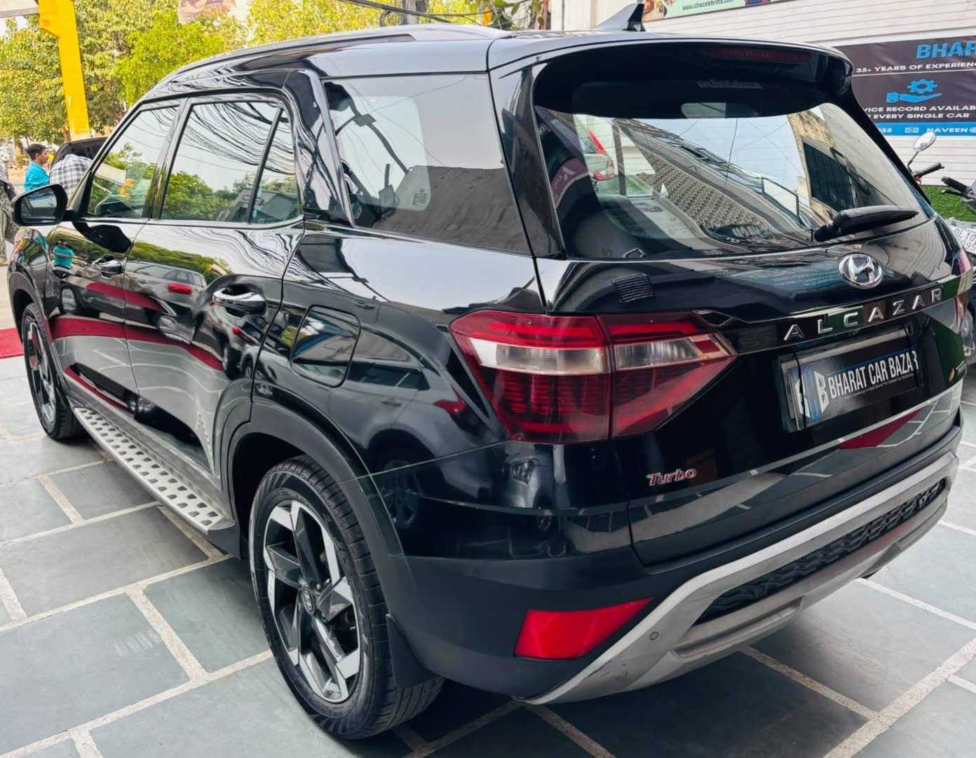 39,000 KMS HYUNDAI ALCAZAR SIGNATURE (O) 6 STR 1.5 DCT PETROL (2023)