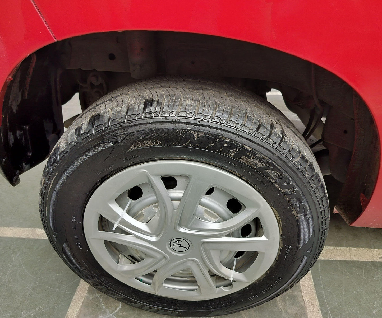 27,000 KMS MAHINDRA KUV 100 K2 PETROL (2016)