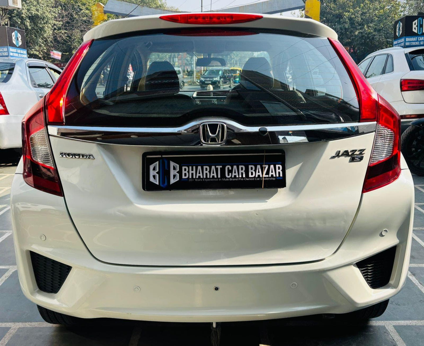 22,000 KMS HONDA JAZZ 1.2 S MT PETROL (2017)