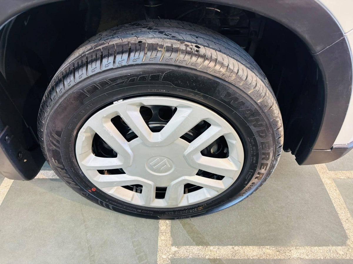 12,000 KMS MARUTI BREZZA VXI (O) PETROL (2022)