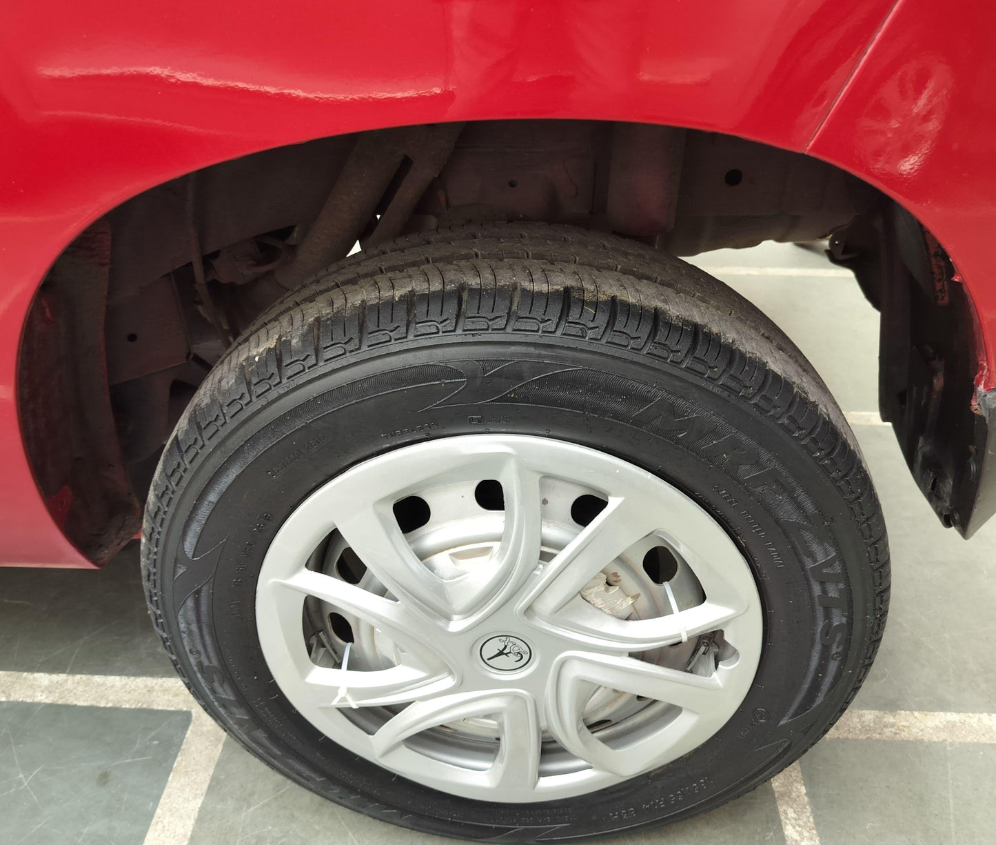 27,000 KMS MAHINDRA KUV 100 K2 PETROL (2016)