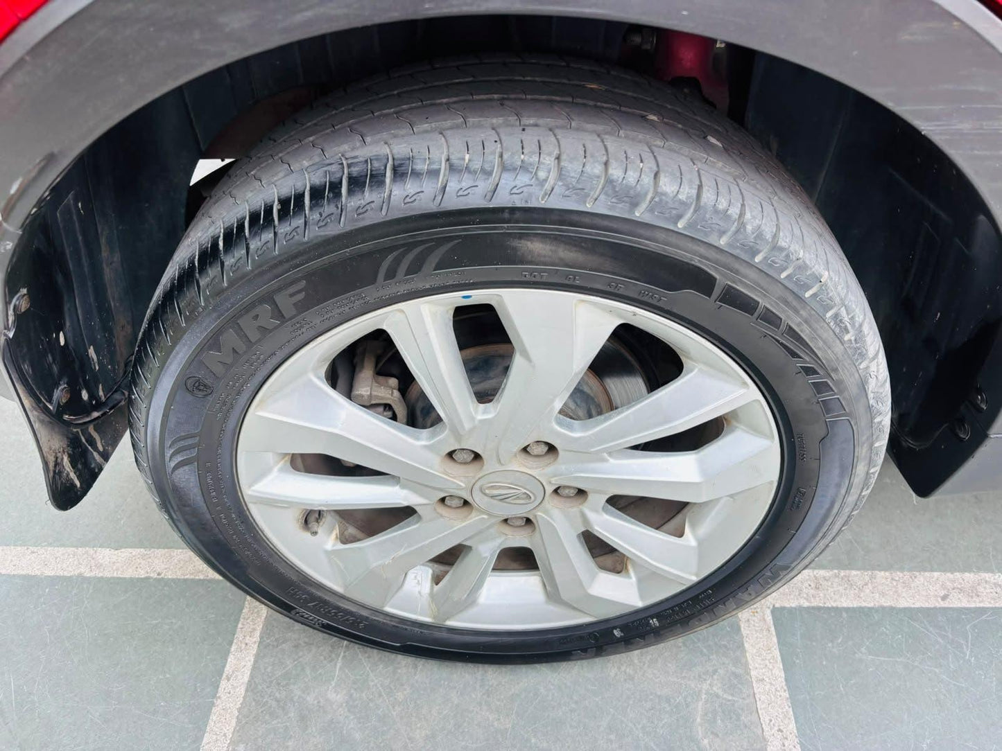 43,000 KMS MAHINDRA XUV 300 W8 DIESEL (2019)