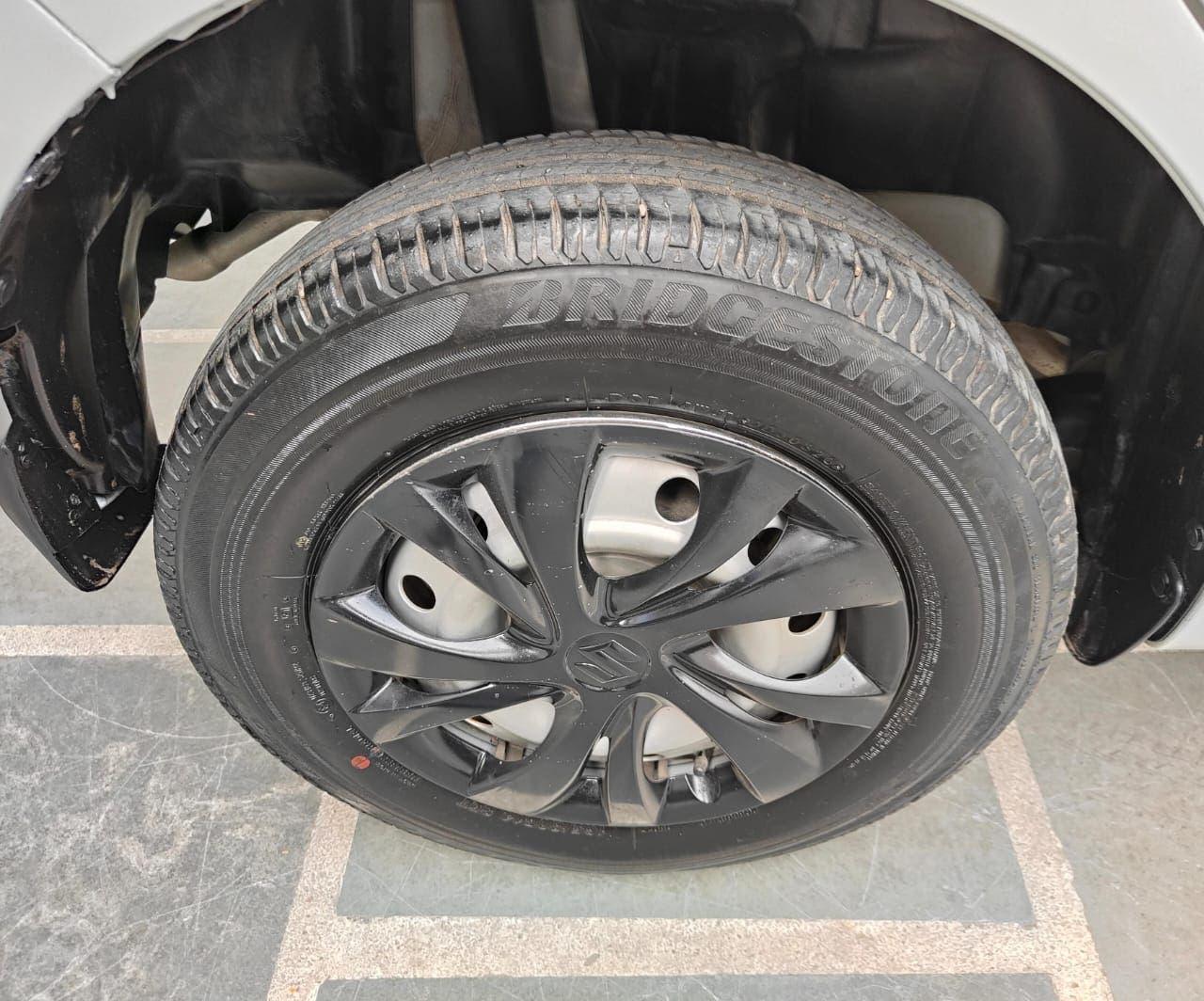 22,000 KMS MARUTI SWIFT LXI PETROL (2020)