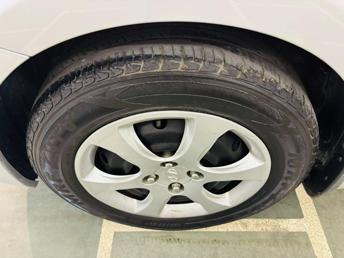 29,000 KMS HYUNDAI VERNA 1.4 EX MT PETROL (2014)