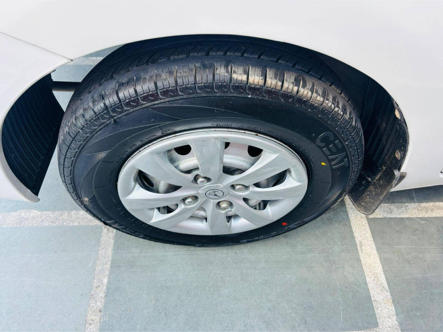 26,000 KMS HYUNDAI EON D LITE+ PETROL (2014)