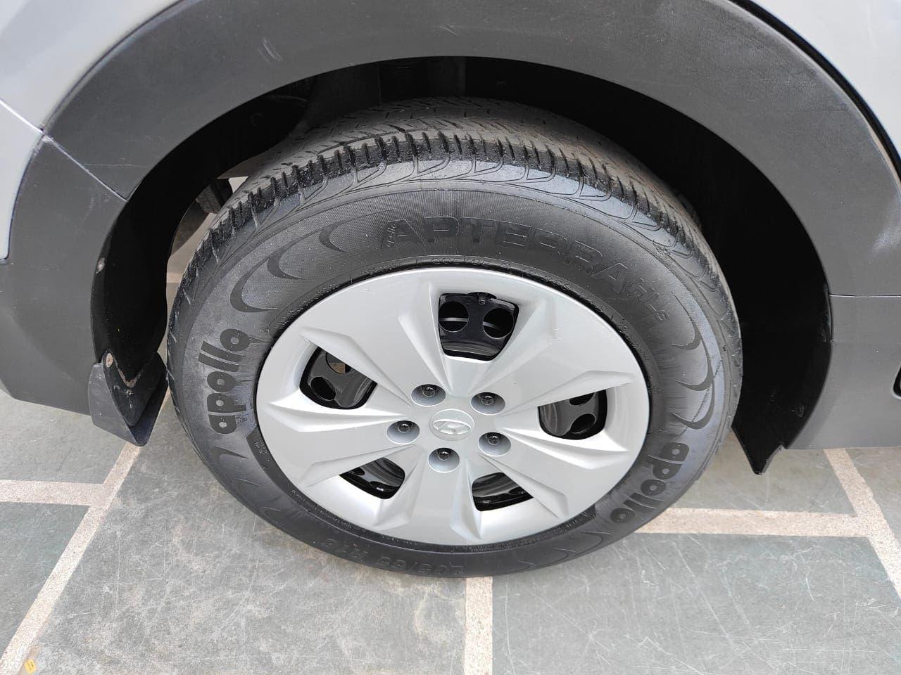 46,000 KMS HYUNDAI CRETA E+ PETROL (2017)