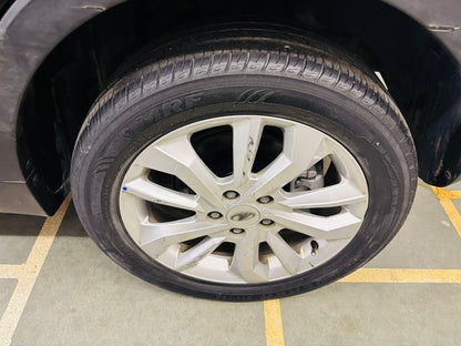 MAHINDRA XUV 300 W8 PETROL (2019)