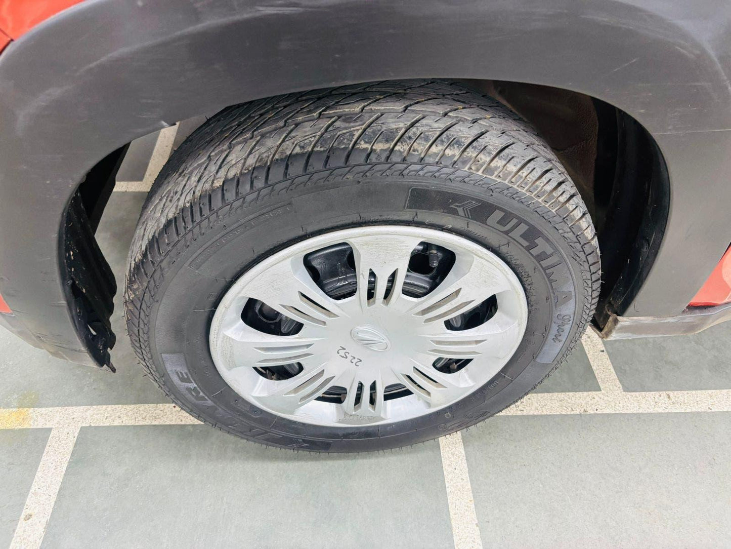 MAHINDRA KUV 100 NXT K4+ PETROL (2017)