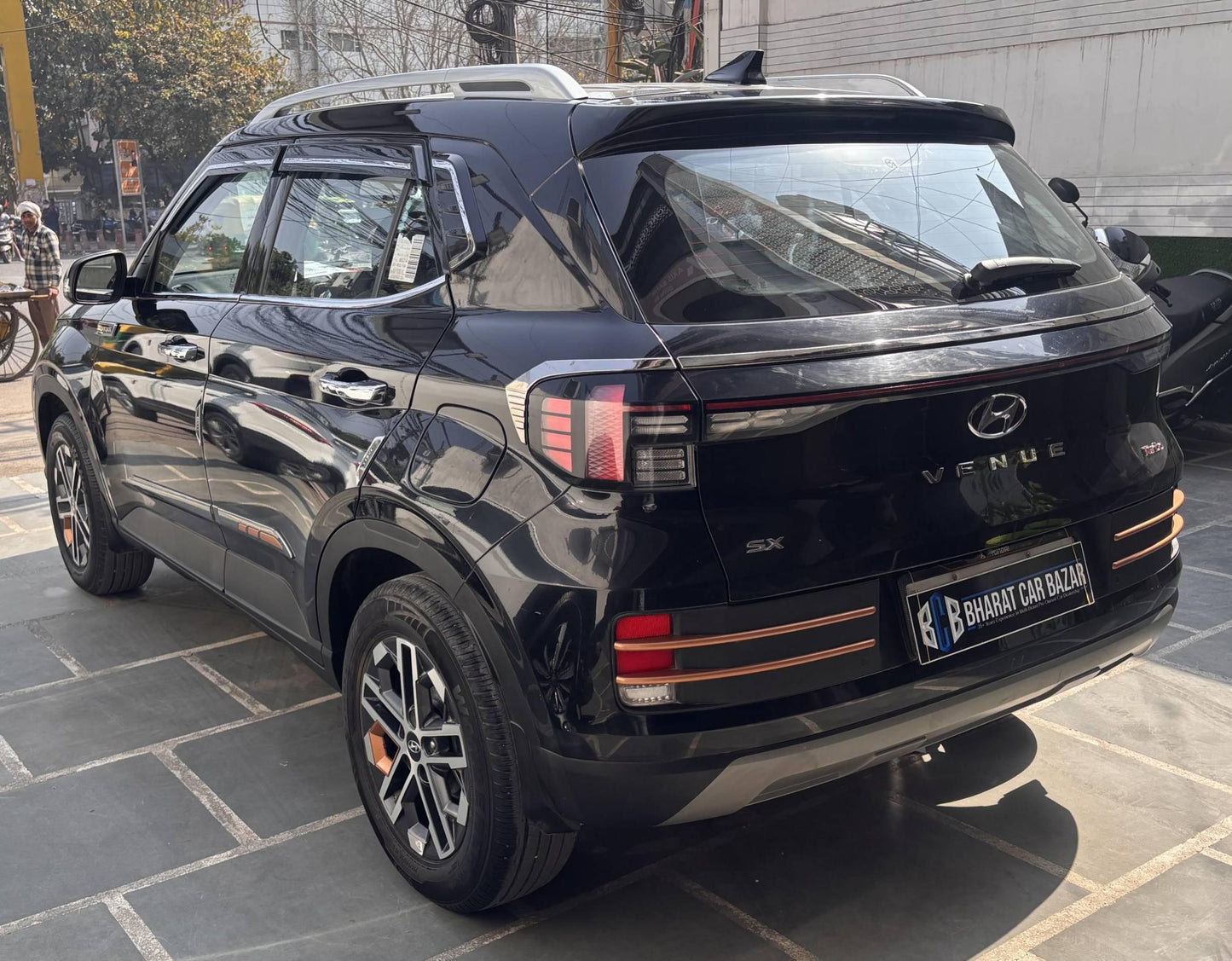 12,000 KMS HYUNDAI VENUE SX 1.0 PETROL (2025)