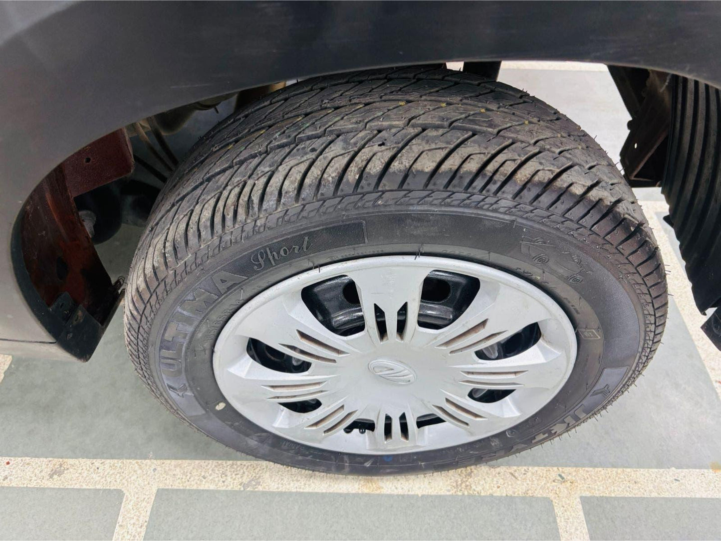 MAHINDRA KUV 100 NXT K4+ PETROL (2017)