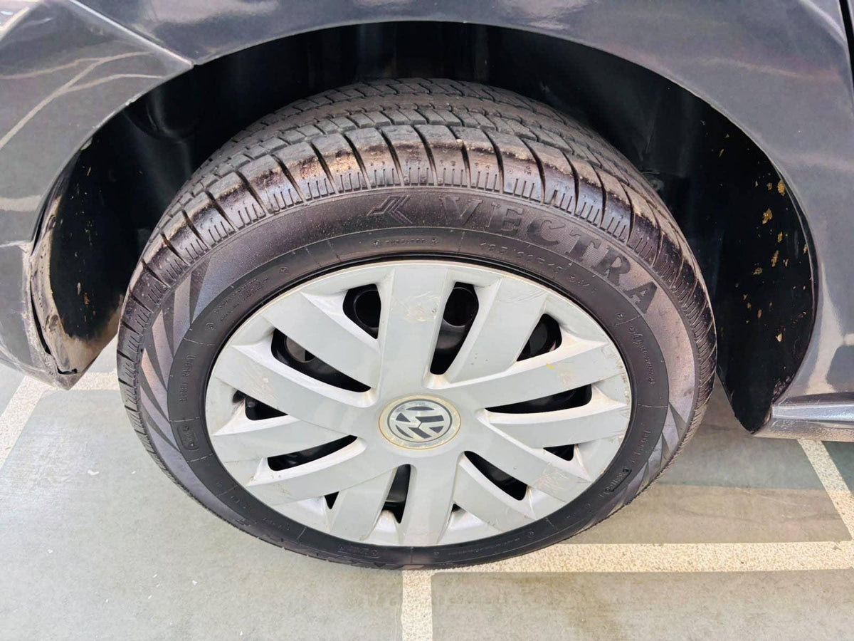 37,000 KMS VOLKSWAGEN POLO 1.2 MPI COMFOTLINE MT PETROL (2016)