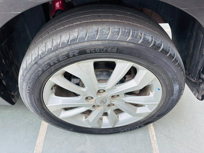 43,000 KMS MAHINDRA XUV 300 W8 DIESEL (2019)