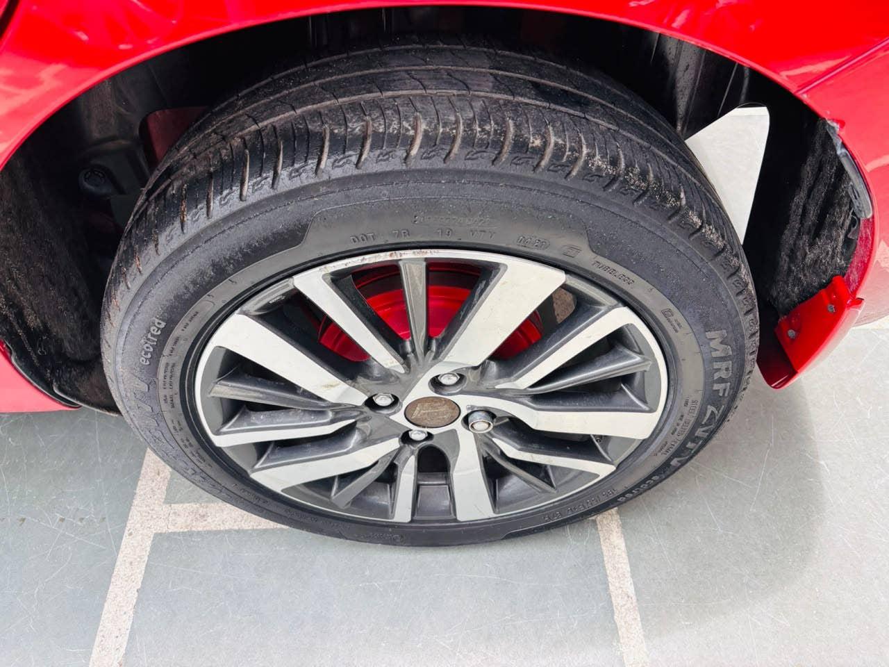 39,000 KMS MARUTI SWIFT ZXI+ PETROL (2024)